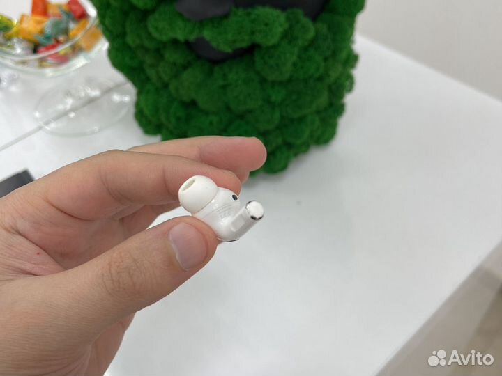 Правый наушник Airpods Pro оригинал