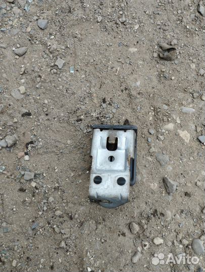 Ручка открывания капота Mitsubishi Pajero 2