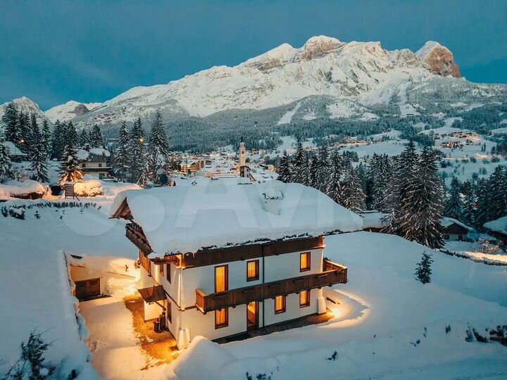 Дом 305 м² на участке 7 сот.