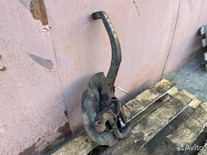 Передняя ступица, поворотный кулак правая Mercedes