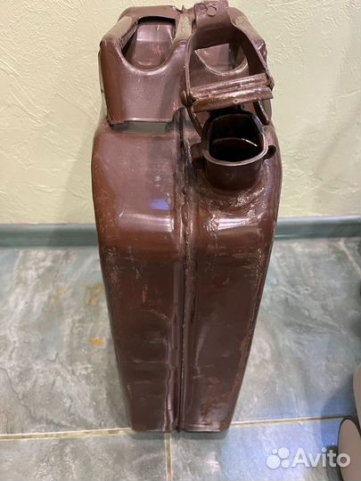 Железная канистра для бензина 20л