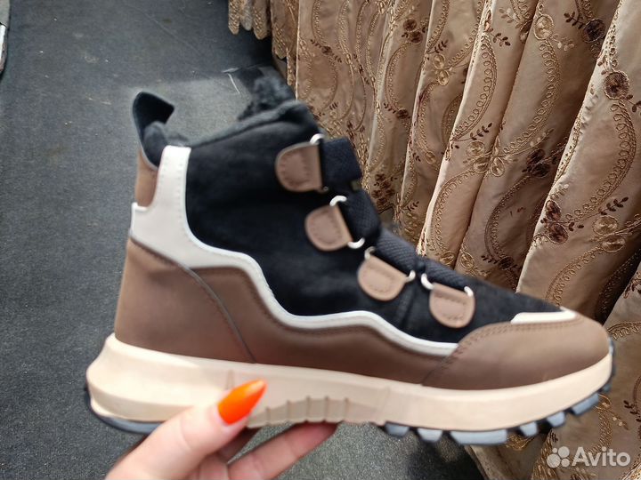 Ботинки зимние новые 40размер