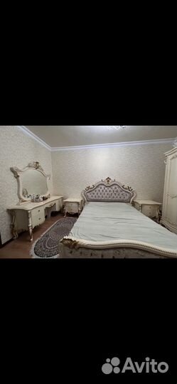 Продаю спальный гарнитур