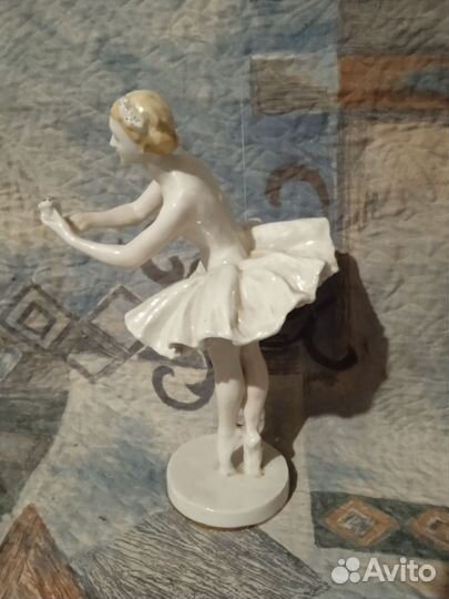 Статуэтка фарфор