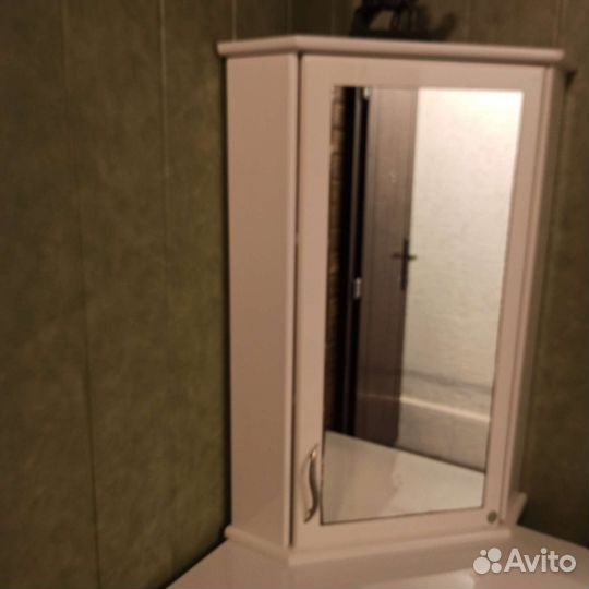 Шкафчик с зеркалом в ванную навесной