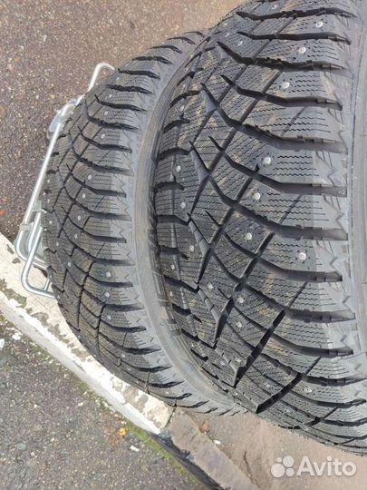 Nitto Therma Spike 235/50 R18