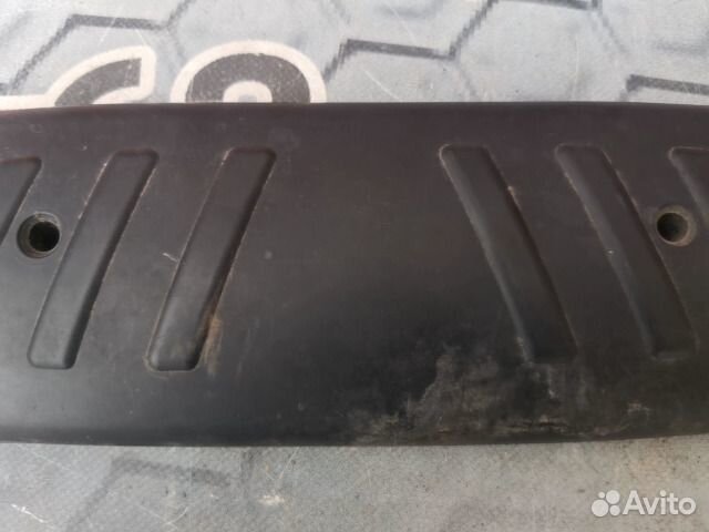 Накладка на подножку правый Toyota Hilux