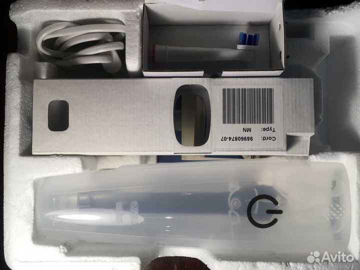 Зубная щетка Oral-B 700 (Black Edition pro)