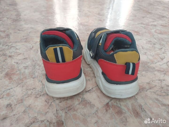 Кроссовки 25р