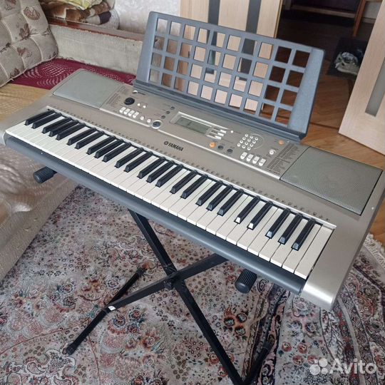Синтезатор Yamaha PSR E313