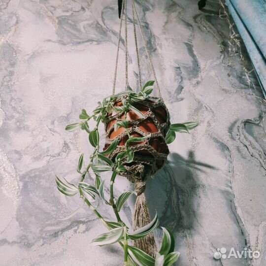 Вязанное подвесное кашпо