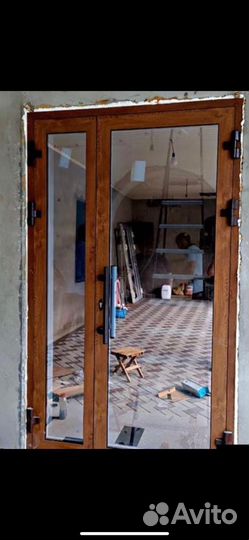 Дверь алюминиевая