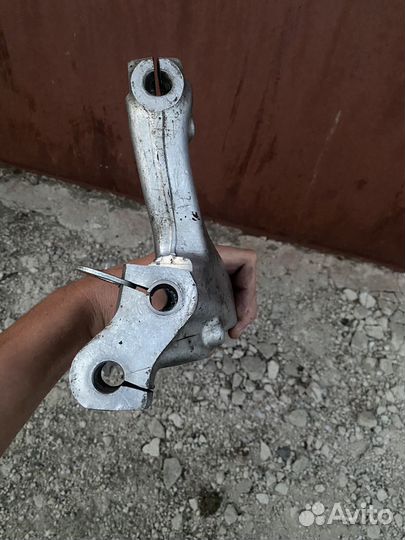 Правый поворотный кулак audi a4 b7