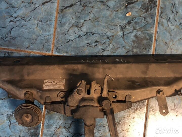 Верхняя планка передней панели toyota camry v30