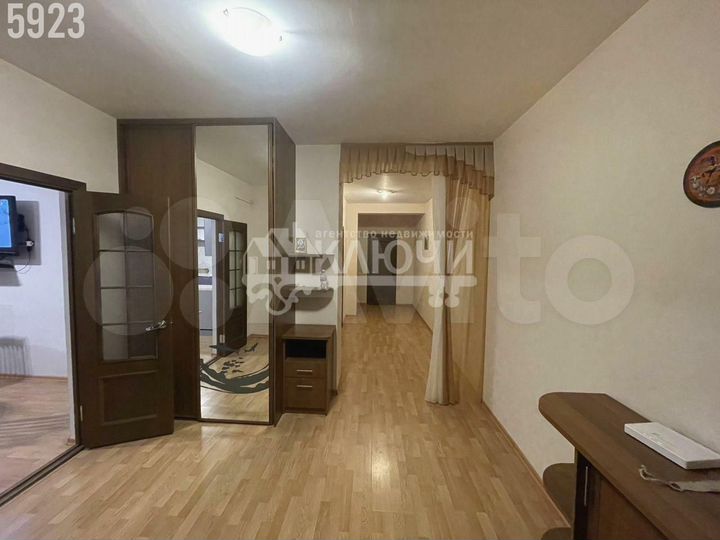 3-к. квартира, 104 м², 3/5 эт.