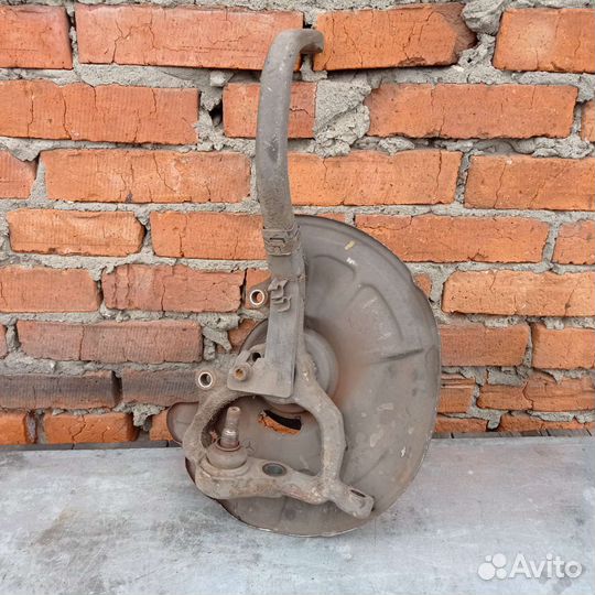 Кулак передний левый мерседес w211