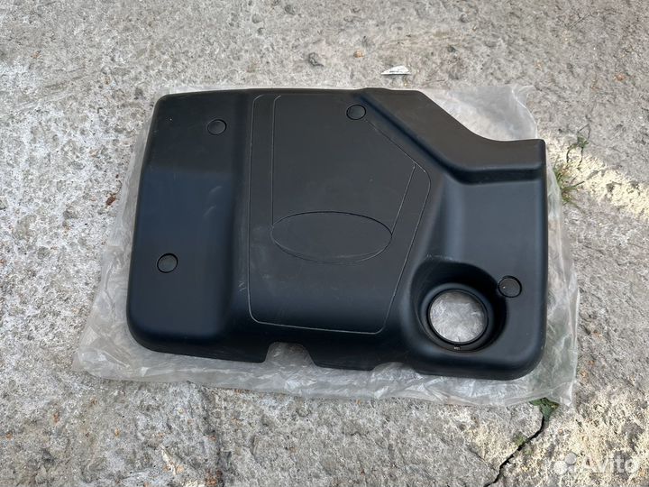 Крышка двигателя ваз 2110 - 12, 2114 - 15