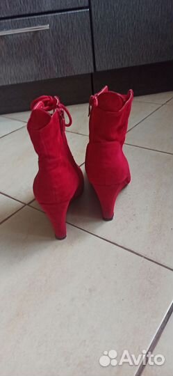 Классные красные ботильоны