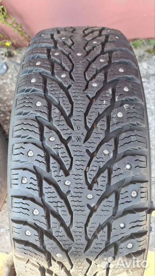 Nokian Tyres Hakkapeliitta 9 SUV 215/65 R17 98T