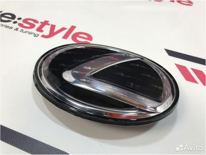 Эмблема в решетку Lexus RX N252