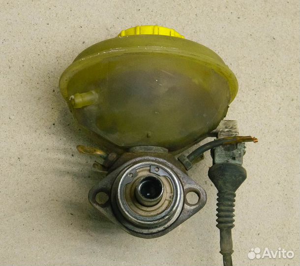 Цилиндр тормозной главный Audi 80 B3 1.8