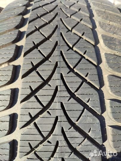 Goodyear UltraGrip 225/40 R18 92V