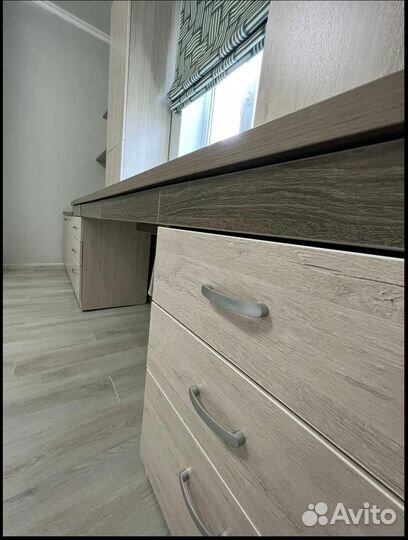 Детская учебная зона у окна от производителя