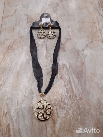 Колье с серьгами чокер бижутерия