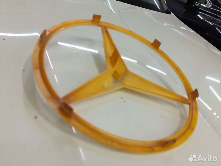 Эмблема решётки радиатора Mercedes A0008172116