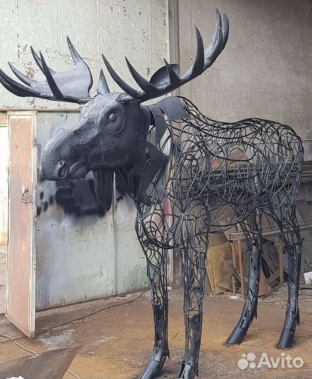 Лось -скульптура из металла