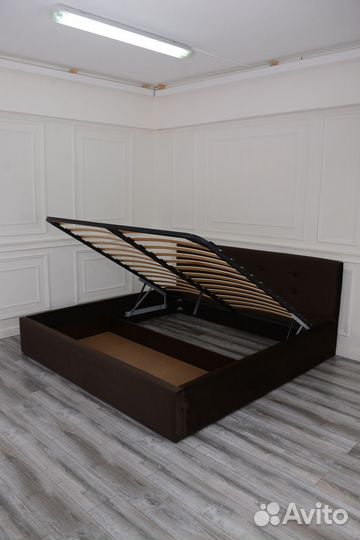 Кровать с подъемным механизмом