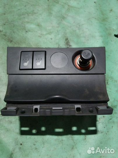 Пепельница и кнопки подогрева сидений Mazda 3 BK