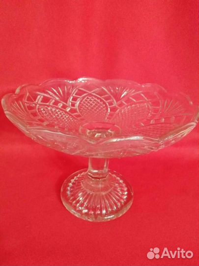 Большая ваза. фруктовница.на ножке.цветное стекло