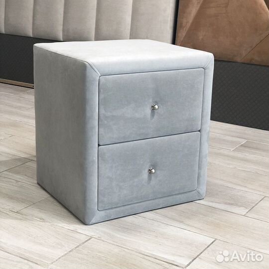 Тумбочка прикроватная