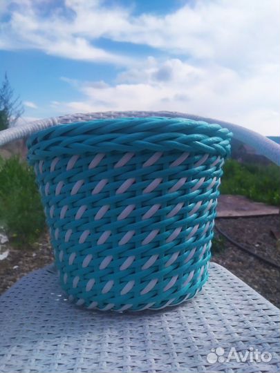 Кашпо из искусственного ротанга