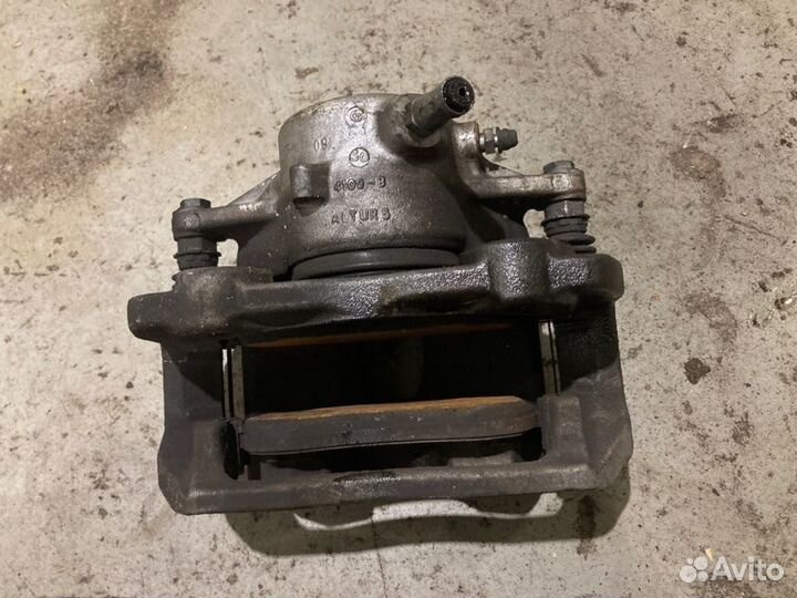 Суппорт передний левый Mercedes-Benz E-Class C207