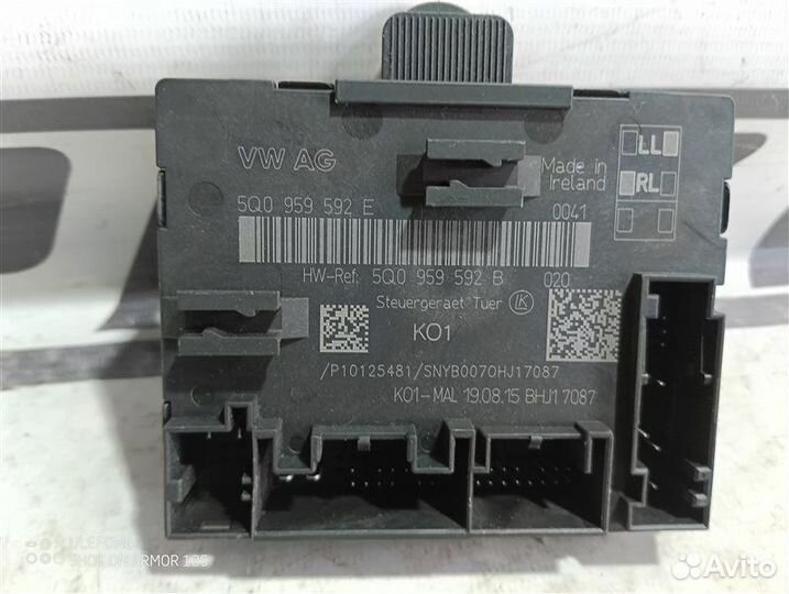 Блок управления дверьми правый Volkswagen Passat