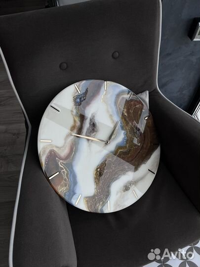 Часы настенные из эпоксидной смолы