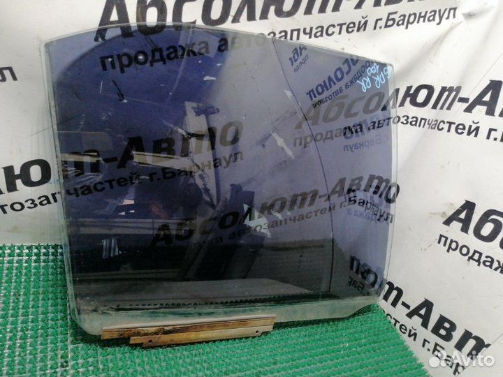 Стекло двери заднее правое Toyota Sprinter AE100