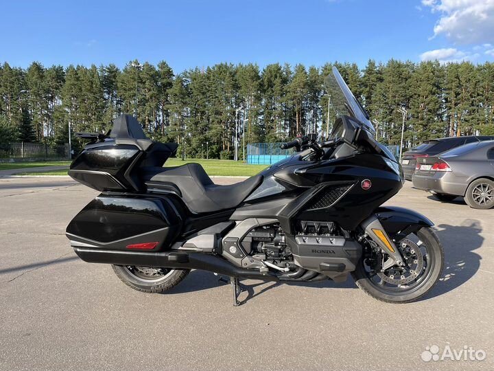 Продам Honda GoldWing Tour DCT (автомат)