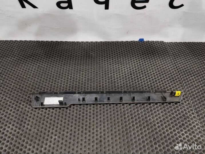 Накладка двери Renault T 82301764