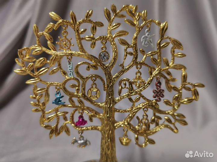 Денежное дерево с талисманами удачи