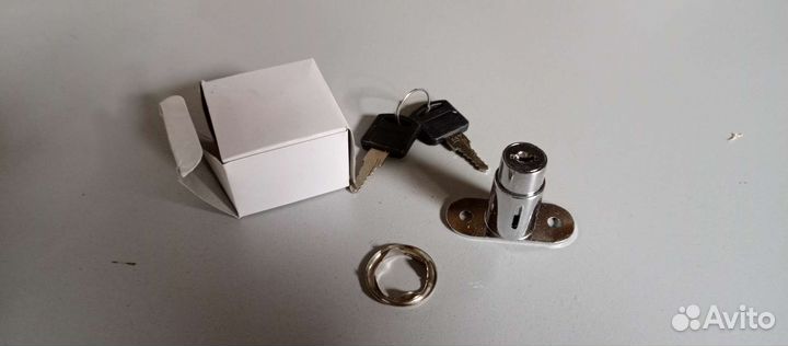 Замок нажимной мебельный
