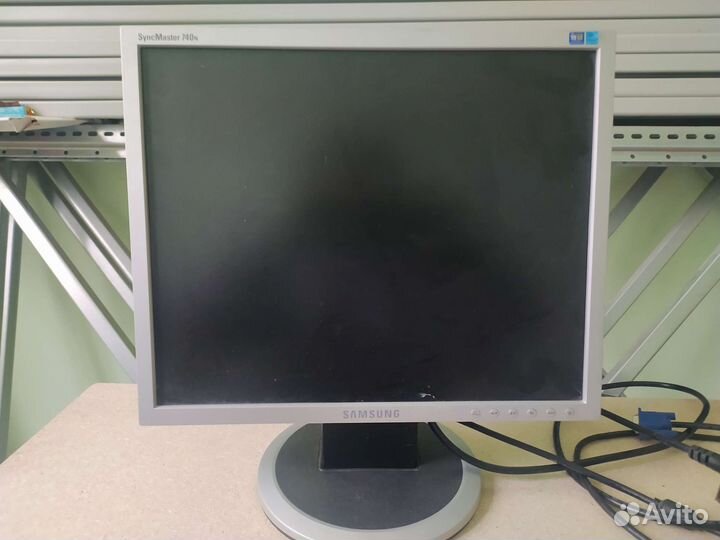 Монитор Samsung и принтер