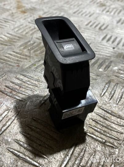 Кнопка стеклоподъемника задняя левая Volkswagen