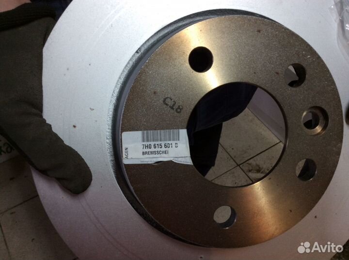 Диски тормозные задние VW T5/T6 (7H0 615 601 B)