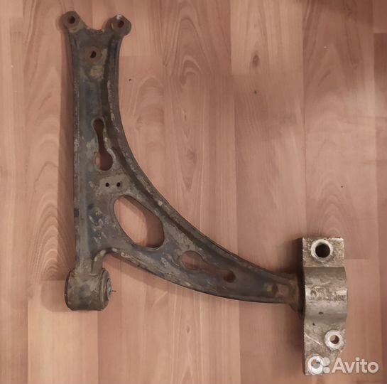 Рычаг передний нижний правый на skoda octavia A5