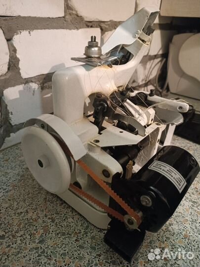 Машина швейная оверлок промышленная