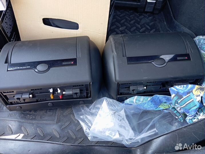 Подголовники универсальные с монитором для авто