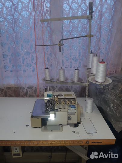 Швейная машина оверлок 6 ти нитка